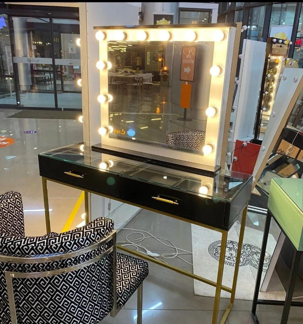 İki Çekmeceli Mini Makyaj Masası & Makyaj Aynası
