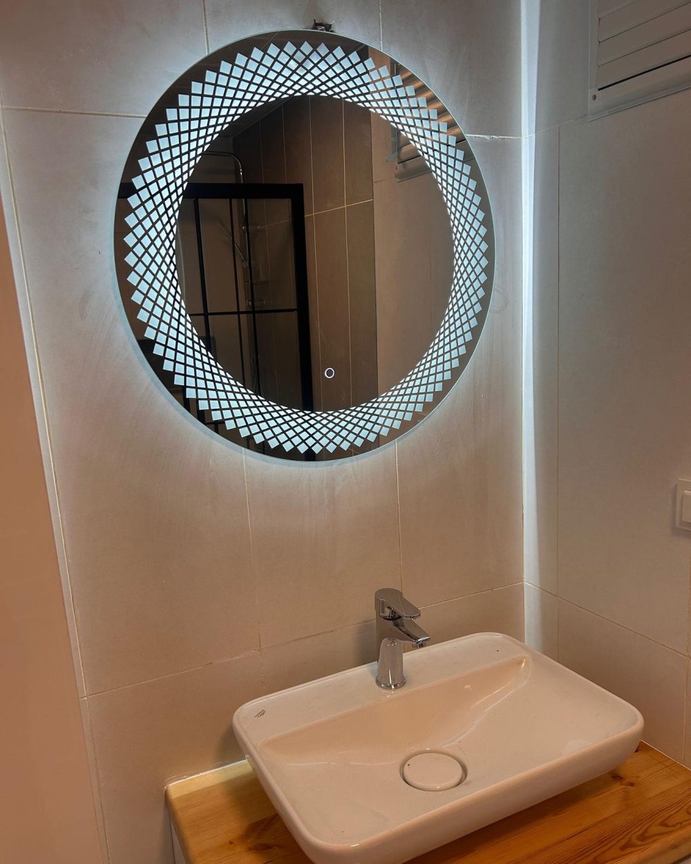 Yuvarlak Desenli Banyo Aynası